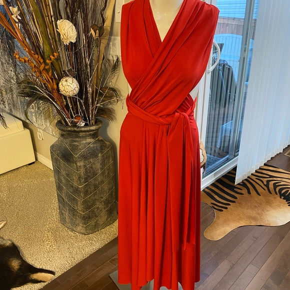 Beautiful red dress for any occasion. - Picture 3 of 15